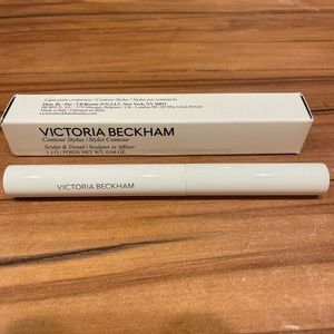 NIB Victoria Beckham Contour Stylus - color Sandstone